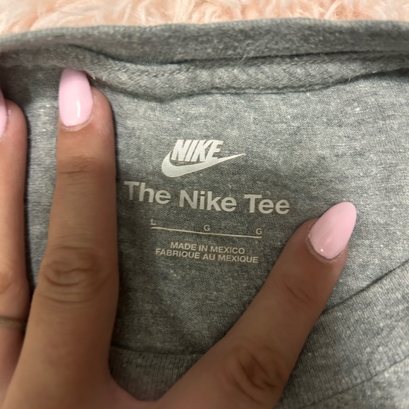 Nike Tshirt - Picture 3 of 3